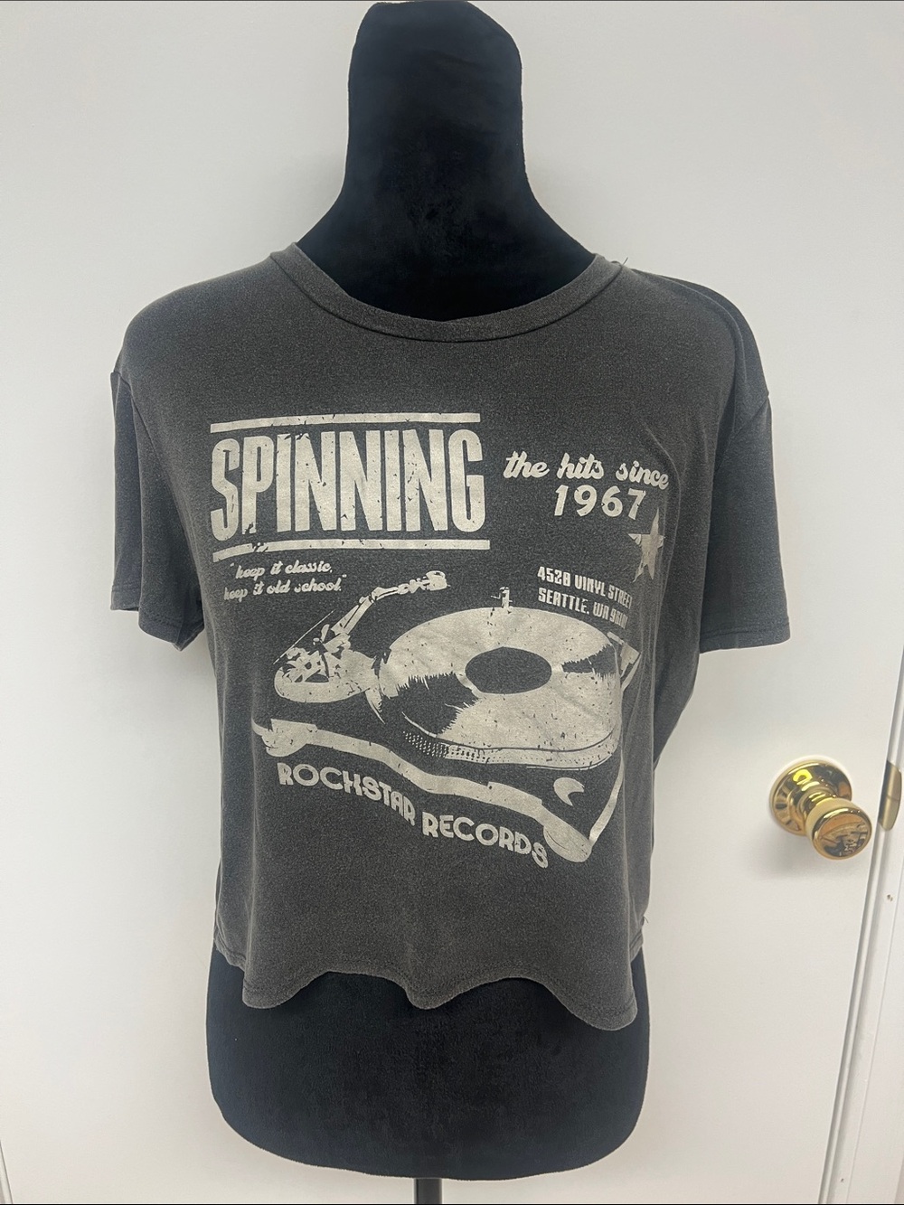 Vintage-Inspired Black Graphic Crop Tee - Spinning Record